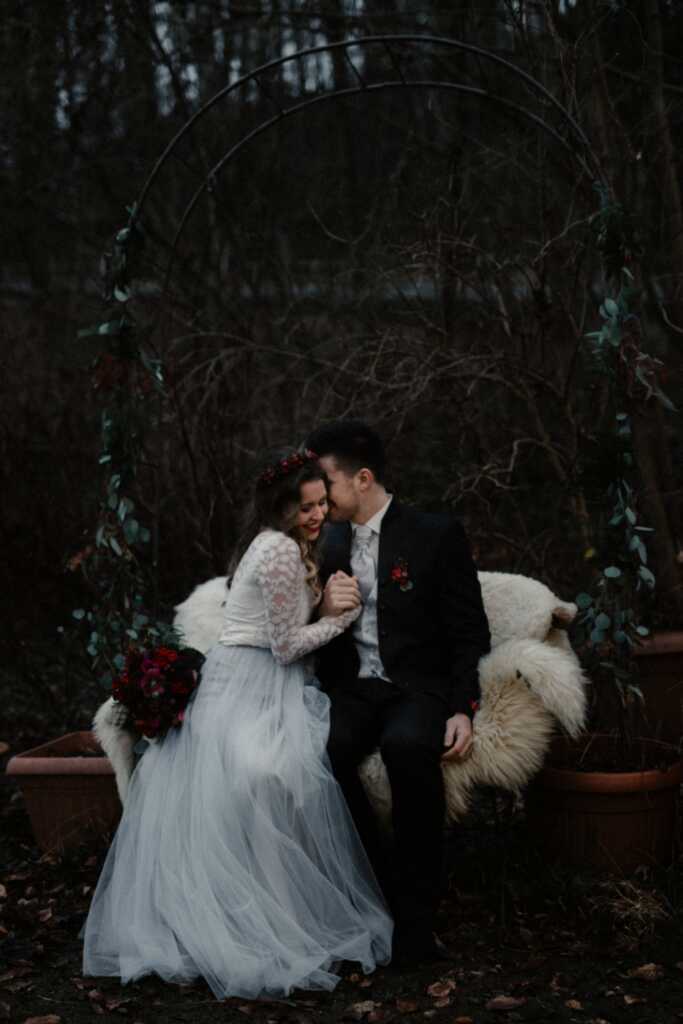 Winter Styled Shooting Muenchen Beerentoene Rauchblau 56