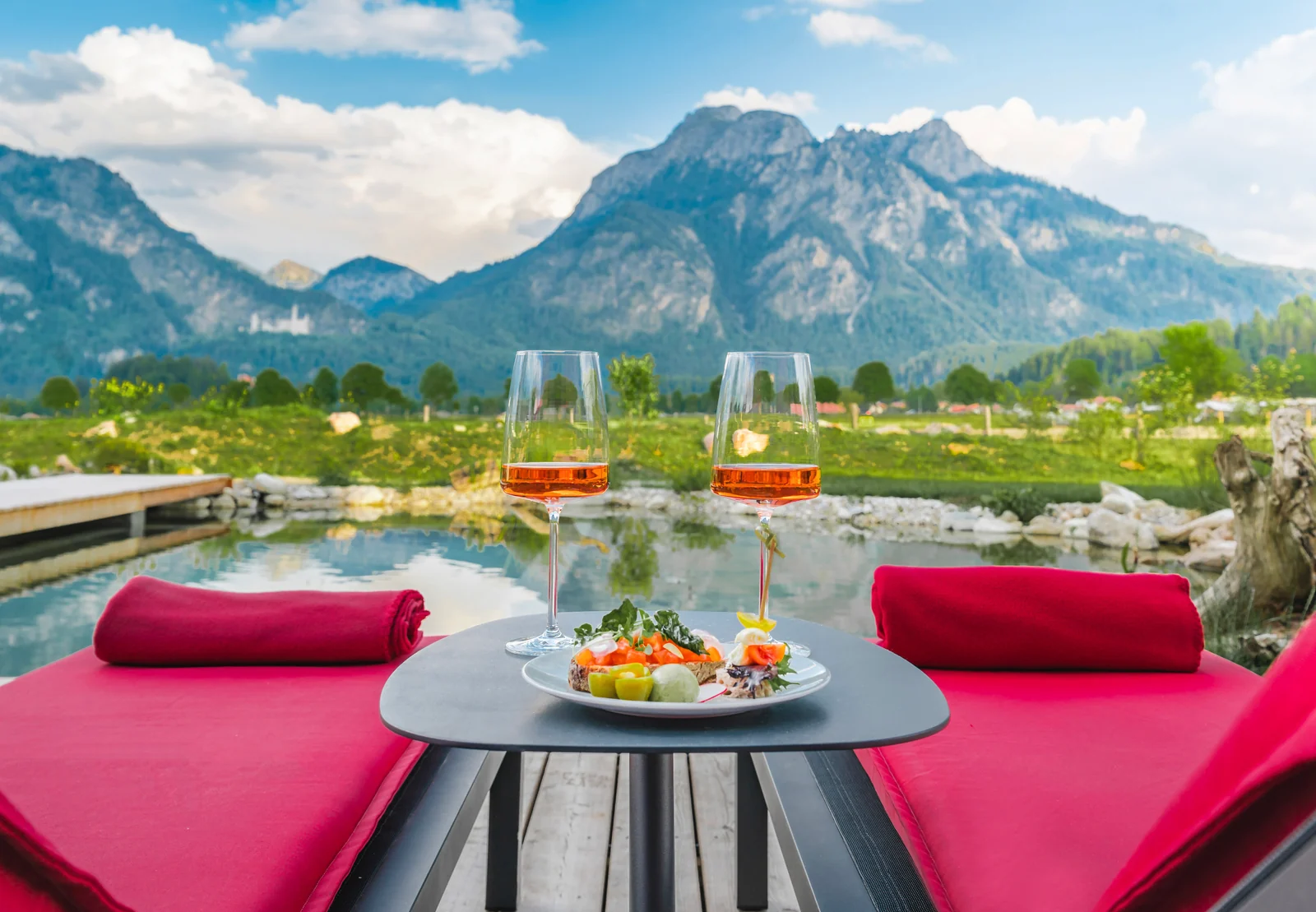 aperitif-schwimmteich-neuschwanstein-hotel-das-ruebezahl
