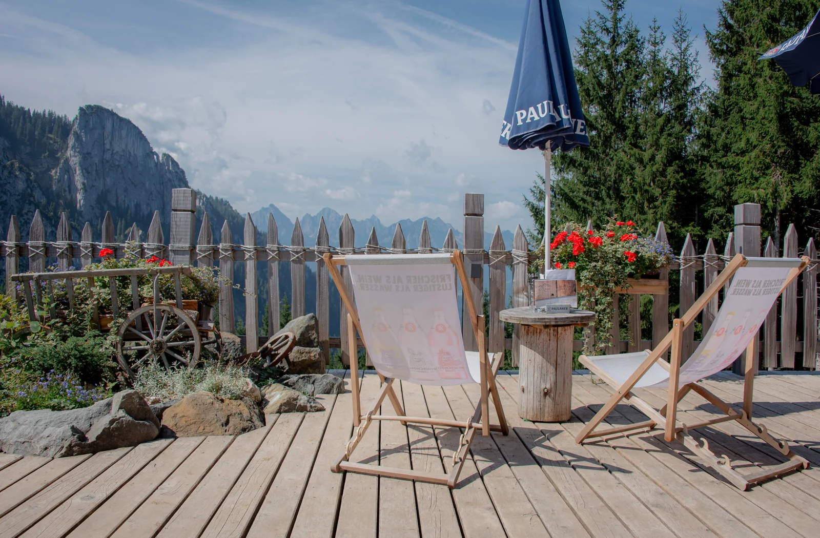 rohrkopfhuette-terrasse-liegestuehle-bergblick-schwangau