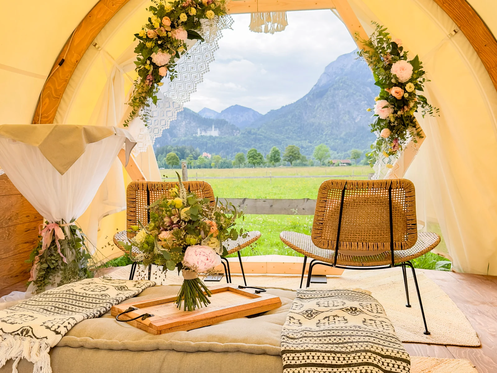 romantik-zelt-neuschwanstein-hotel-das-ruebezahl
