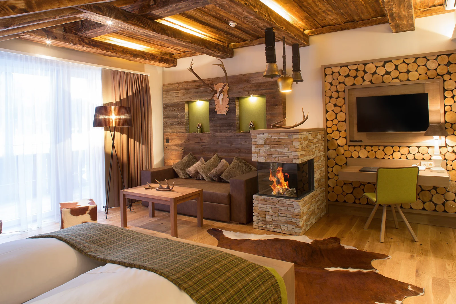 suite-almrausch-kamin-hotel-das-ruebezahl
