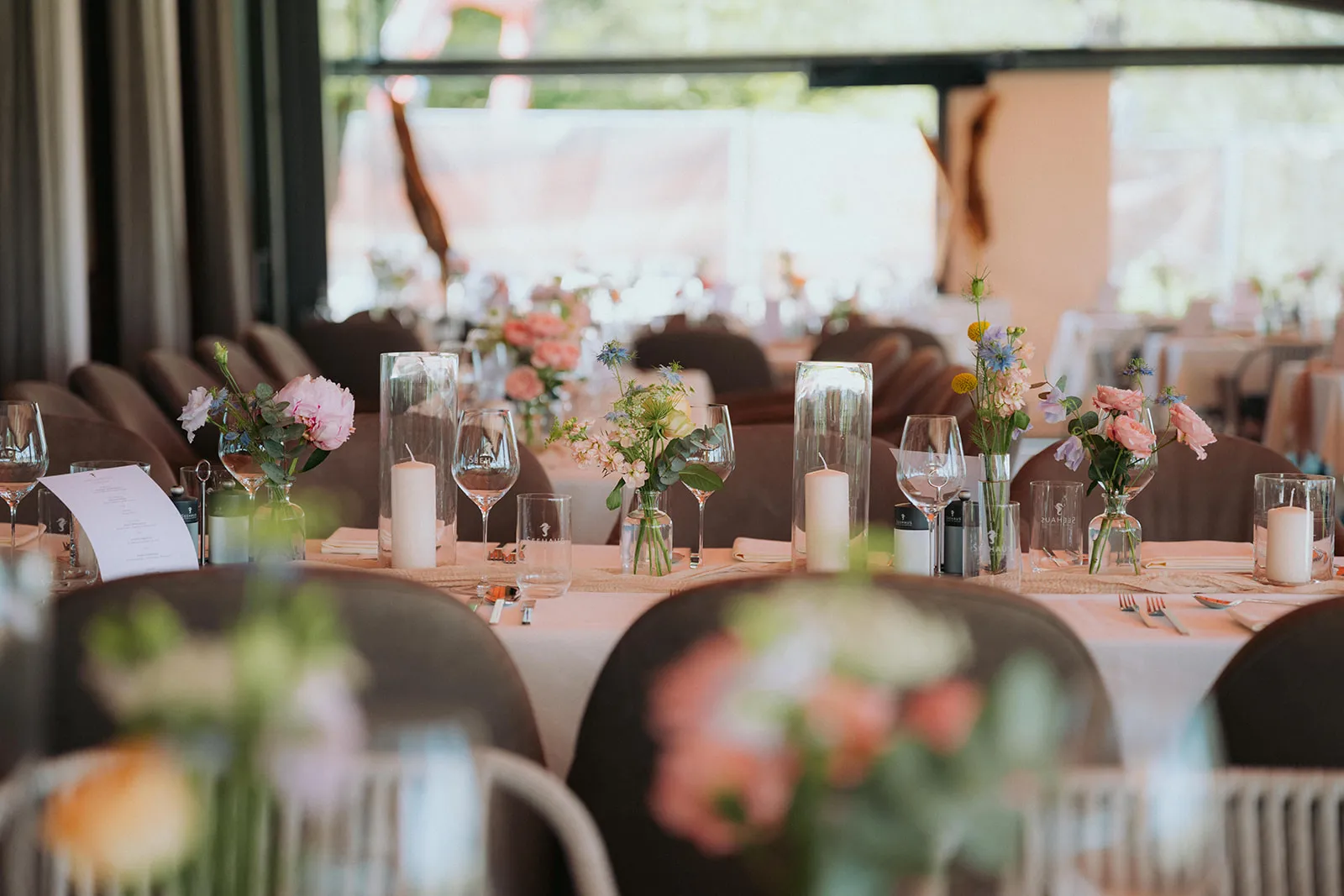 Deko-Verleih für die Hochzeit: Vasen, Ständer, Stoffe leihen — Teaser